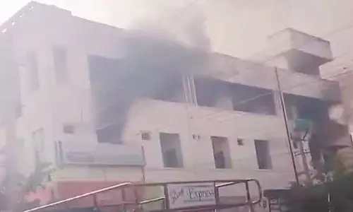 Fire Accident: ఆసుపత్రిలో భారీ అగ్ని ప్రమాదం.. షార్ట్ సర్క్యూట్‌తో భారీగా ఎగసిపడుతోన్న మంటలు