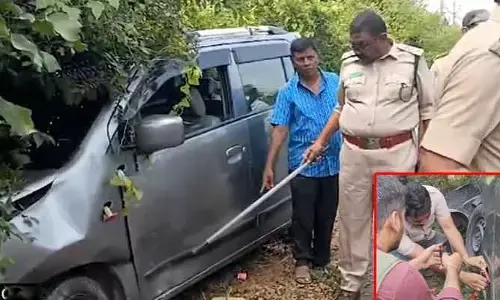 Ahobilam: పెద్దపులిని ఢీకొట్టి నుజ్జు నుజ్జు అయిన కారు