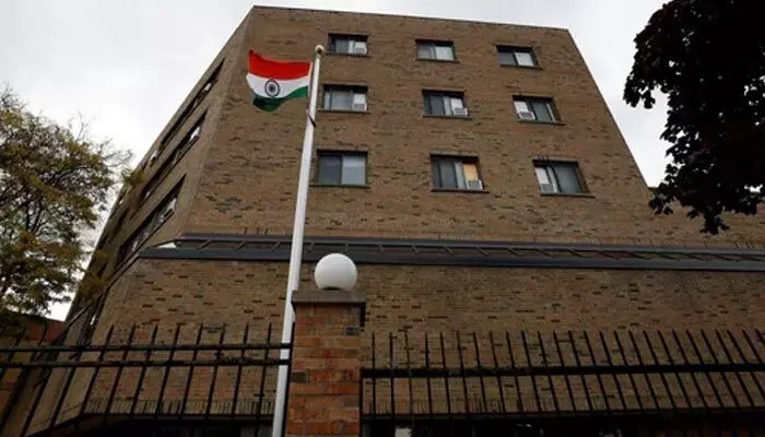 Canada: కెనడాలో కాన్సులర్ క్యాంపులు రద్దు.. ఉద్రిక్తతల వేళ భారత్ కీలక నిర్ణయం Canada: కెనడాలో కాన్సులర్ క్యాంపులు రద్దు.. ఉద్రిక్తతల వేళ భారత్ కీలక నిర్ణయం