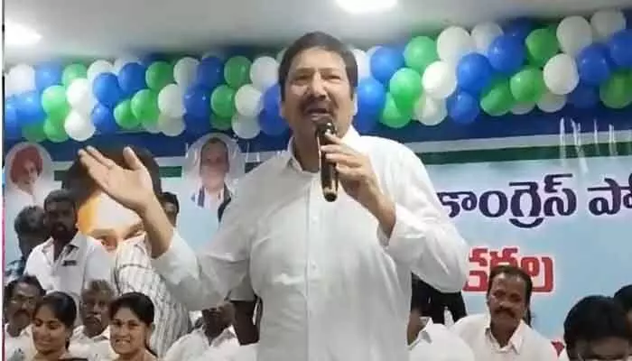 Jogi Ramesh : నేను వైఎస్సార్ శిష్యుడిని..ఎవరిని వదిలిపెట్టను : జోగి రమేష్ Jogi Ramesh : నేను వైఎస్సార్ శిష్యుడిని..ఎవరిని వదిలిపెట్టను : జోగి రమేష్
