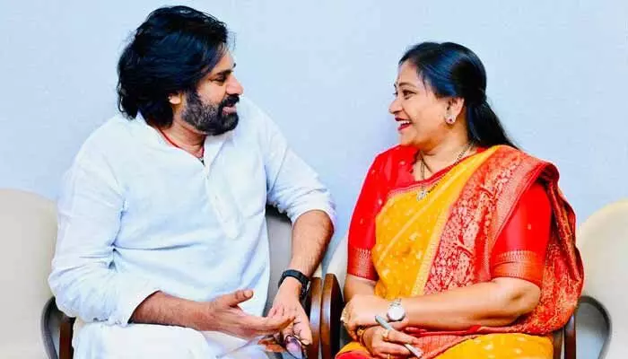 Home Minister:డిప్యూటీ సీఎం పవన్తో హోం మంత్రి అనిత భేటీ.. కారణం ఏంటంటే? Home Minister:డిప్యూటీ సీఎం పవన్తో హోం మంత్రి అనిత భేటీ.. కారణం ఏంటంటే?