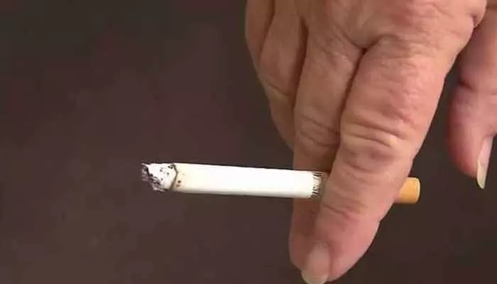 Smoking: ప్రభుత్వ కార్యాలయాల వద్ద స్మోకింగ్ బ్యాన్ Smoking: ప్రభుత్వ కార్యాలయాల వద్ద స్మోకింగ్ బ్యాన్