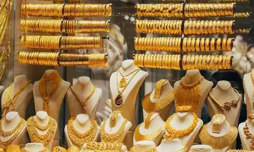 Gold & Silver Prices: ఊహించని రీతిలో తగ్గిన బంగారం ధర.. పసిడి ప్రియులకు పండగే !