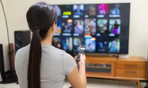 OTT PlatForms : ఓటీటీ ప్లాట్‌ఫామ్స్‌కు కేంద్రం వార్నింగ్