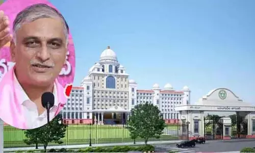 Harish  Rao: సచివాలయం గేటు మార్పునకు 4 కోట్లా : సీఎంపై హరీష్ రావు మండిపాటు