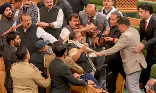 Jammu Kashmir: జమ్మూకశ్మీర్ అసెంబ్లీలో రచ్చ.. రచ్చ..