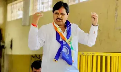Maharashtra: ఓటేసి గెలిపిస్తే అబ్బాయిలకు మ్యారేజ్ చేయిస్తా..
