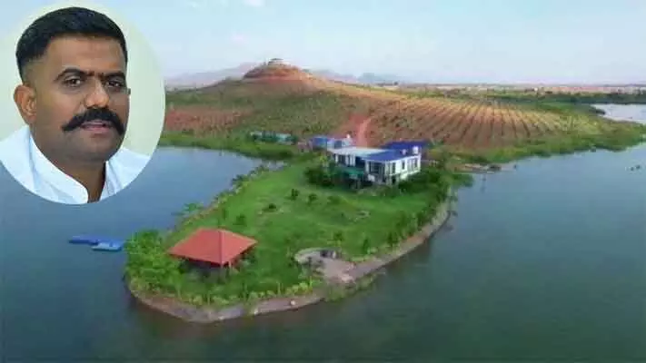 Kethireddy : ధర్మవరం మాజీ ఎమ్మెల్యే కేతిరెడ్డికి రెవెన్యూ అధికారుల షాక్ Kethireddy : ధర్మవరం మాజీ ఎమ్మెల్యే కేతిరెడ్డికి రెవెన్యూ అధికారుల షాక్