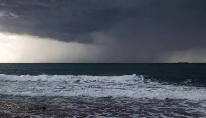 Rain Alert:బంగాళాఖాతంలో బలపడిన అల్పపీడనం.. మూడు రోజులు భారీ వర్షాలు Rain Alert:బంగాళాఖాతంలో బలపడిన అల్పపీడనం.. మూడు రోజులు భారీ వర్షాలు