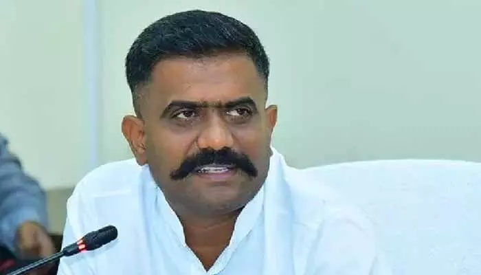 ‘ఇవి రాజకీయ నోటీసులు’.. మాజీ ఎమ్మెల్యే కేతిరెడ్డి సంచలన వ్యాఖ్యలు ‘ఇవి రాజకీయ నోటీసులు’.. మాజీ ఎమ్మెల్యే కేతిరెడ్డి సంచలన వ్యాఖ్యలు