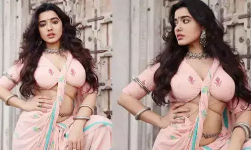 Ketika Sharma: చీరలో రొమాంటిక్ స్టిల్స్‌తో కట్టిపడేస్తోన్న కుర్ర హీరోయిన్.. మరీ కుర్రాళ్ల పరిస్థితేంటి..?