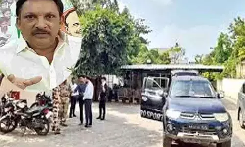 Grandhi Srinivas : మాజీ ఎమ్మెల్యే గ్రంధి శ్రీనివాస్ ఇంట్లో మూడో రోజు ఐటీ సోదాలు