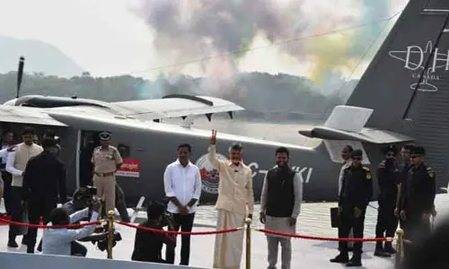 Sea Plane Trip: సీ ప్లేన్ లో శ్రీశైలంకు చేరుకున్న సీఎం చంద్రబాబు
