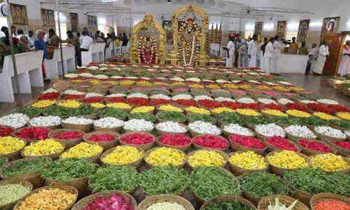 Pushpayagam: కన్నుల పండువగా శ్రీవారికి పుష్పయాగం..