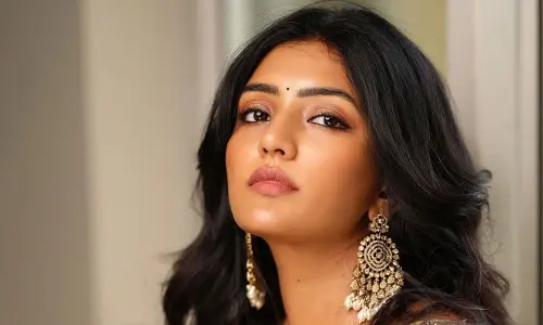 Eesha Rebba : అబ్బ ఈషా.. ఎల్లో శారీలో సెక్సీగా పరిచావు అందాలు
