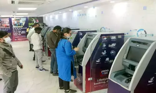ATM Machines: పెరిగిన యూపీఐ లావాదేవీలు.. ఏడాదిలో 4000 ఏటీఎం మిషన్లు క్లోజ్..!