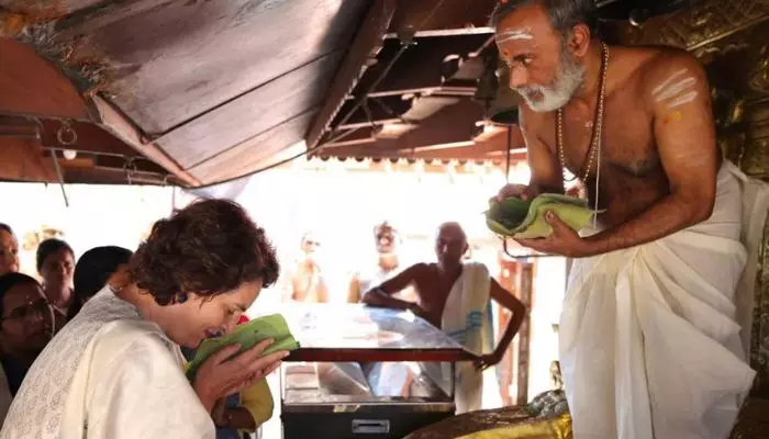 Priyanka Gandhi : తిరునెల్లి ఆలయంలో ప్రియాంక.. ‘ఎక్స్’లో ఎమోషనల్ పోస్ట్ Priyanka Gandhi : తిరునెల్లి ఆలయంలో ప్రియాంక.. ‘ఎక్స్’లో ఎమోషనల్ పోస్ట్