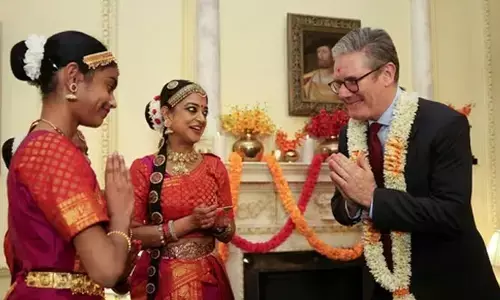 Pm Starmer: దీపావళి విందులో నాన్ వెజ్, ఆల్కహాల్.. బ్రిటన్ ప్రధాని తీరుపై అసంతృప్తి!