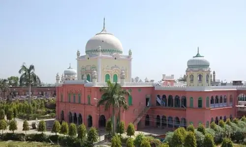 Deoband : ‘దారుల్ ఉలూమ్ దే‌వ్‌బంద్’ కీలక నిర్ణయం.. మహిళా సందర్శకుల ప్రవేశంపై బ్యాన్ ఎత్తివేత