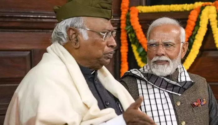 Kharge : విపక్ష ఎమ్మెల్యేలను మోడీ మేకల్లా చూస్తారు : ఖర్గే Kharge : విపక్ష ఎమ్మెల్యేలను మోడీ మేకల్లా చూస్తారు : ఖర్గే