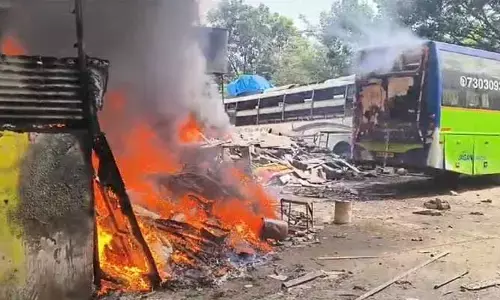 అత్తాపూర్‌లో భారీ అగ్నిప్రమాదం.. స్క్రాప్  గోడౌన్‌లో చెలరేగిన మంటలు
