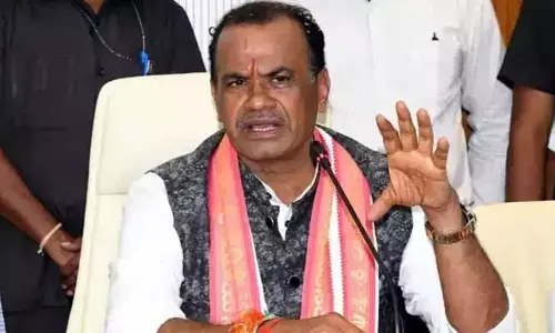 Komati Reddy:  చిత్రపురికాలనీ కొత్త ప్లాట్లలో తెలంగాణవారికే ప్రయార్టీ: కోమటిరెడ్డి