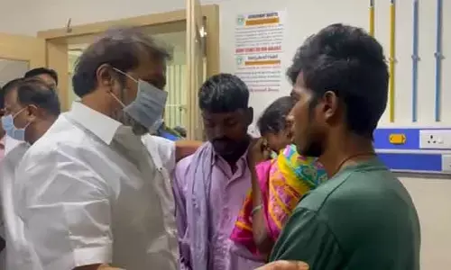 HYD: నిమ్స్‌కు మంత్రి దామోదర.. అస్వస్థతకు గురైన విద్యార్థినులకు పరామర్శ