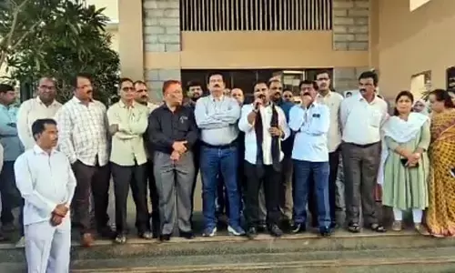 Vikarabad: రేపటి నుంచి జిల్లా స్థాయిలో ప్రభుత్య ఉద్యోగుల పెన్ డౌన్