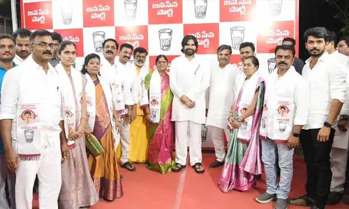 విజయవాడలో వైసీపీకి బిగ్ షాక్.. జనసేనలోకి కార్పొరేటర్ల క్యూ