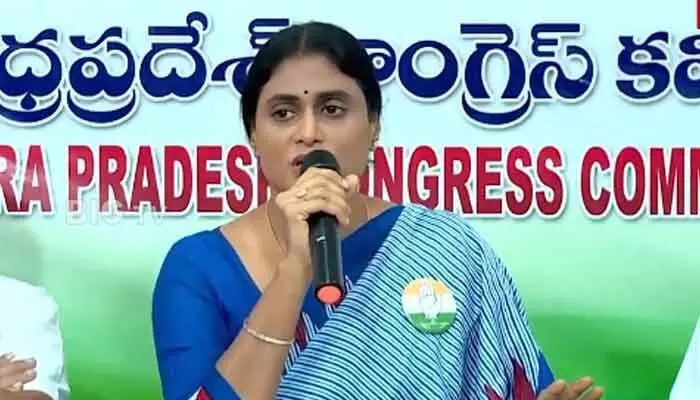 Sharmila : ఎమ్మెల్యే అంటే అర్థం తెలుసా..జగన్ ?: వైఎస్ షర్మిల Sharmila : ఎమ్మెల్యే అంటే అర్థం తెలుసా..జగన్ ?: వైఎస్ షర్మిల