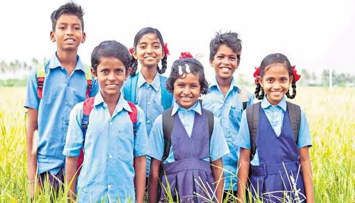 పిల్లల కోసం రాజ్యాంగం కల్పించిన హక్కులు ఇవే.. ఇది అందరి బాధ్యత పిల్లల కోసం రాజ్యాంగం కల్పించిన హక్కులు ఇవే.. ఇది అందరి బాధ్యత