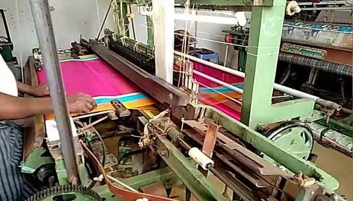 Textile: పవర్ లూమ్ కార్మికుల ఆత్మహత్యలను నివారించాలి.. కూరపాటి రమేష్ డిమాండ్ Textile: పవర్ లూమ్ కార్మికుల ఆత్మహత్యలను నివారించాలి.. కూరపాటి రమేష్ డిమాండ్