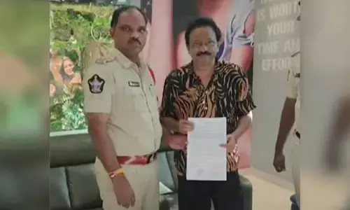 RGV: బ్రేకింగ్.. ఆర్జీవీకి నోటీసులిచ్చిన ఒంగోలు పోలీసులు