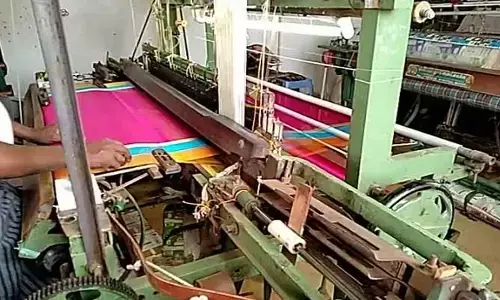 Textile: పవర్ లూమ్ కార్మికుల ఆత్మహత్యలను నివారించాలి.. కూరపాటి రమేష్ డిమాండ్