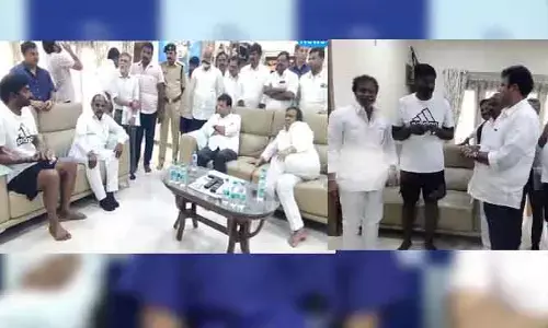 Lagacharla : లగచర్ల దాడిలో గాయపడిన అధికారి వెంకట్ రెడ్డికి మంత్రుల పరామర్శ