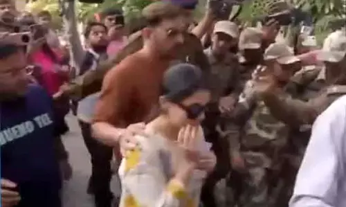 MS Dhoni : ఓటు హక్కు వినియోగించుకున్న ధోని దంపతులు
