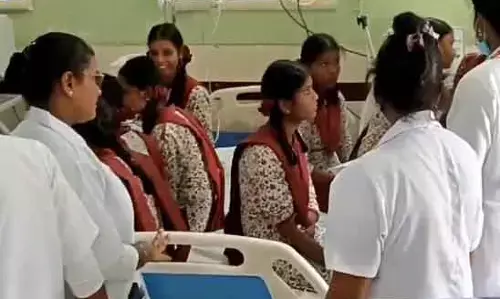 Gurukuls : గురుకులాల్లో ఫుడ్ పాయిజన్ ఘటనలపై ప్రభుత్వం చర్యలు..పలువురిపై వేటు