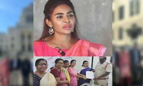 Sri Reddy : నటి శ్రీరెడ్డిపై కేసు నమోదు
