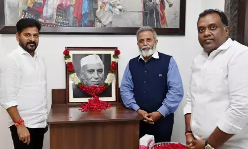 CM Revanth : నెహ్రూ చిత్రపటానికి నివాళులర్పించిన సీఎం రేవంత్ రెడ్డి
