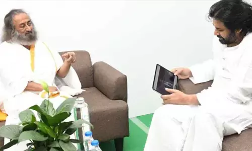 AP News : పవన్ కళ్యాణ్ తో భేటీ అయిన ఆర్ట్ ఆఫ్ లివింగ్ వ్యవస్థాపకులు రవిశంకర్