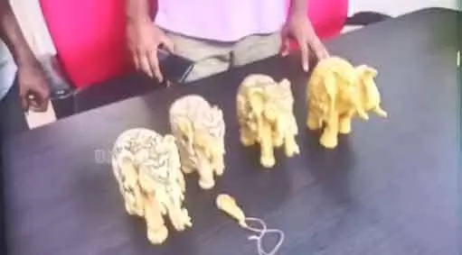 Elephant figurines : నాలుగు ఏనుగు బొమ్మల విలువ 1.75 కోట్లు..! Elephant figurines : నాలుగు ఏనుగు బొమ్మల విలువ 1.75 కోట్లు..!