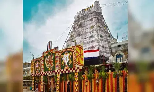 Tirumala Updates: తిరుమలలో స్వల్పంగా పెరిగిన భక్తుల రద్దీ.. శ్రీవారి దర్శనానికి 12 గంటల సమయం