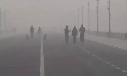 Delhi pollution: వరుసగా మూడో రోజు ఢిల్లీని కమ్మేసిన పొగమంచు
