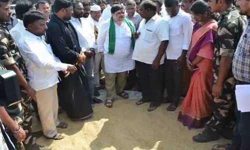 Minister Ponnam : రైతులు పండించిన ధాన్యం కొనుగోలు చేసే బాధ్యత ప్రభుత్వానిదే : మంత్రి పొన్నం