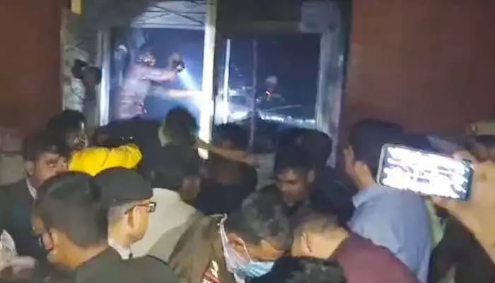 Fire Accident: మెడికల్ కాలేజీలో భారీ అగ్ని ప్రమాదం.. పది మంది చిన్నారులు సజీవ దహనం Fire Accident: మెడికల్ కాలేజీలో భారీ అగ్ని ప్రమాదం.. పది మంది చిన్నారులు సజీవ దహనం