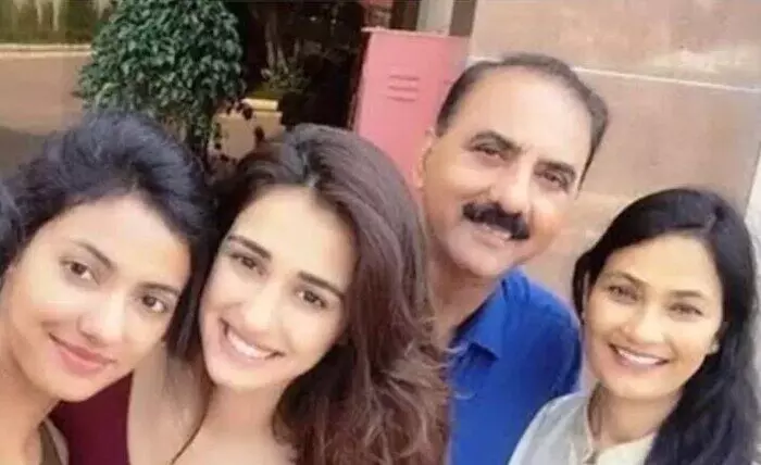 Disha Patani: కేటుగాళ్ల మోసం.. రూ.25 లక్షలో పోగొట్టుకున్న దిశా పటానీ తండ్రి Disha Patani: కేటుగాళ్ల మోసం.. రూ.25 లక్షలో పోగొట్టుకున్న దిశా పటానీ తండ్రి