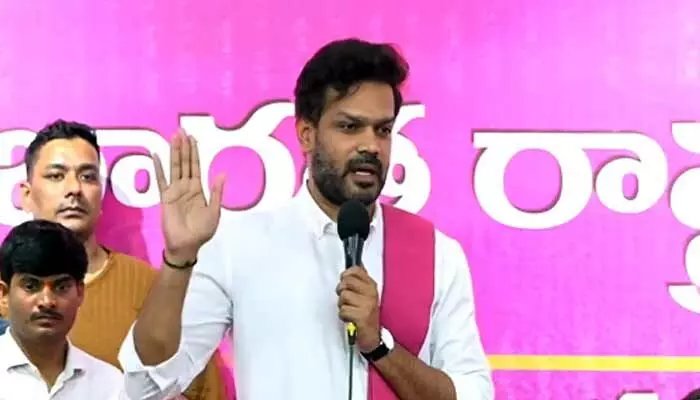 BRS: తెలంగాణలో కేవలం రెండు పార్టీలే.. బీఆర్ఎస్ నేత పట్లోళ్ల కార్తీక్ రెడ్డి BRS: తెలంగాణలో కేవలం రెండు పార్టీలే.. బీఆర్ఎస్ నేత పట్లోళ్ల కార్తీక్ రెడ్డి