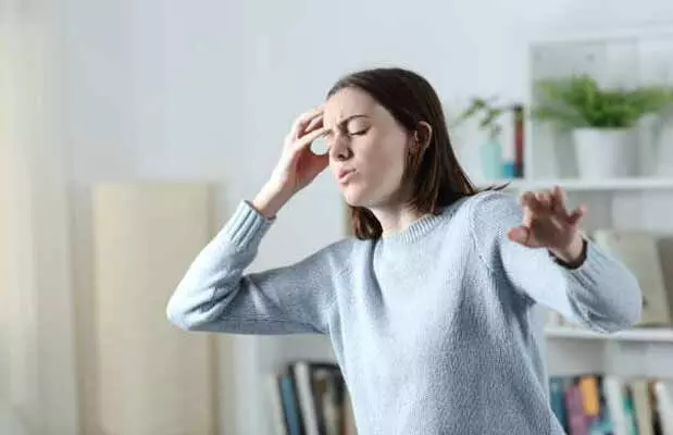 Dizziness : డెన్గా కళ్లు తిరుగుతున్నాయా..? కారణం ఇదే కావచ్చు! Dizziness : డెన్గా కళ్లు తిరుగుతున్నాయా..? కారణం ఇదే కావచ్చు!