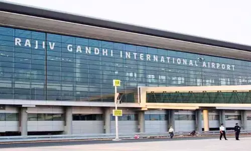 Shamshabad Airport: ఎయిర్‌పోర్టులో ప్రయాణికుడి హల్‌చల్.. తన వద్ద బాంబు ఉందంటూ..