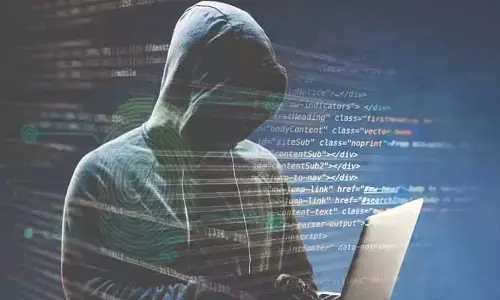 Cyber Crime: పోలీసులమంటూ పరిచయం.. రూ.1.25 కోట్లు కొట్టేసిన సైబర్ నేరగాళ్లు
